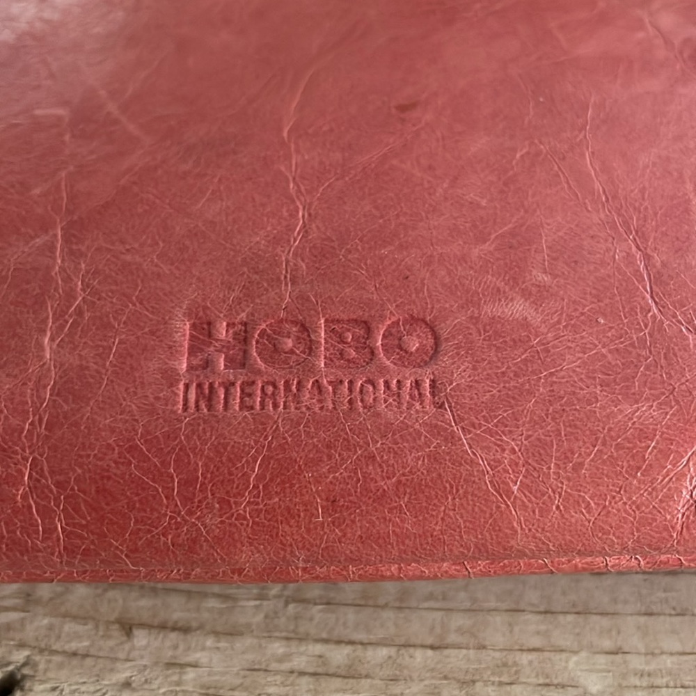 HOBO INTERNATIONAL BABY PINK WALLET - Picture 2 of 8